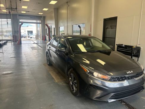 Used 2022 Kia Forte LXS FWD image 1