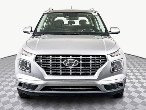 Used 2024 Hyundai Venue SEL image 2