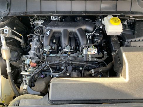 Used 2025 Nissan Pathfinder SV image 34