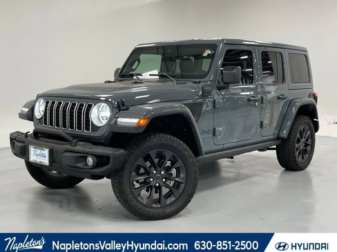 Used 2025 Jeep Wrangler Unlimited Sahara image 1