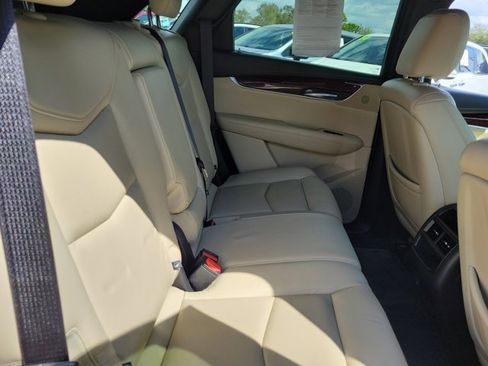 Used 2018 Cadillac XT5 Luxury w/ Driver Awareness Package image 10