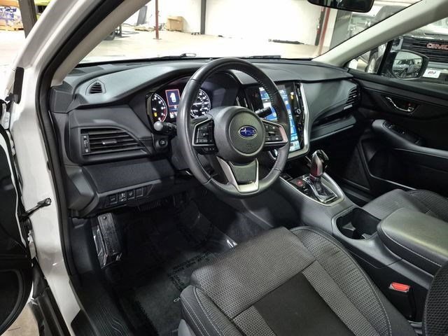 Used 2025 Subaru Outback Premium AWD/4WD image 11