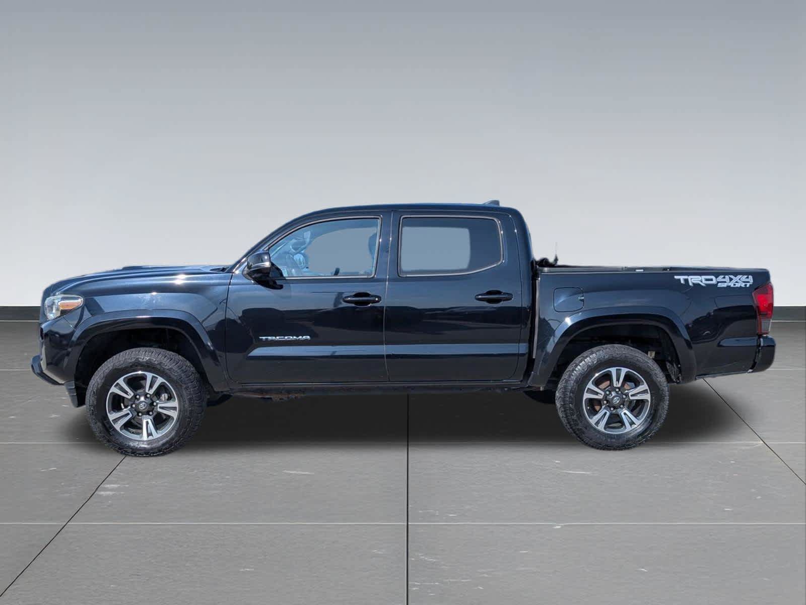 Used 2019 Toyota Tacoma TRD Sport AWD/4WD image 2