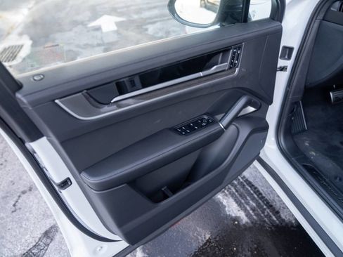Used 2025 Porsche Cayenne Turbo image 23