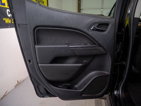 Used 2022 Chevrolet Colorado LT w/ Redline Special Edition image 9