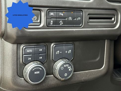 Used 2021 Chevrolet Suburban Premier AWD/4WD image 24