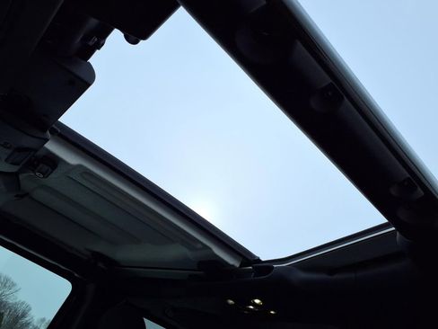 Used 2023 Jeep Gladiator Overland w/ Cold Weather Group image 20