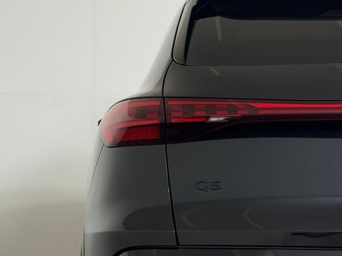 Certified 2025 Audi Q5 Premium w/ Convenience Package AWD/4WD image 29
