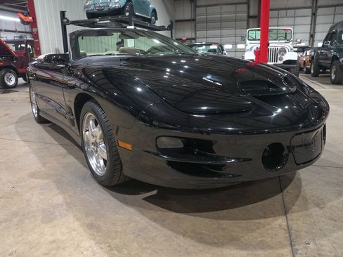 Used 2001 Pontiac Firebird Trans Am RWD image 12