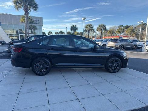 Used 2023 Volkswagen Jetta SE w/ Panoramic Sunroof Package FWD image 6