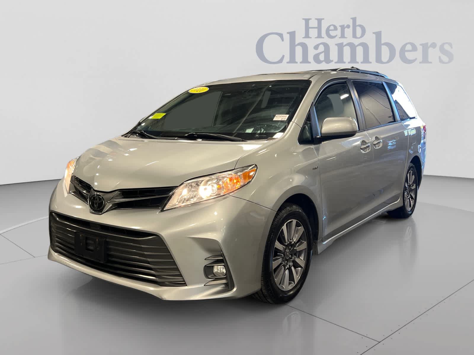 Used 2020 Toyota Sienna XLE Premium AWD/4WD image 4