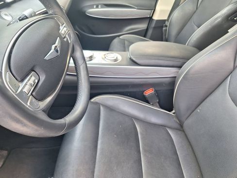 Used 2025 Genesis GV70 2.5T w/ Advanced Package AWD/4WD image 18