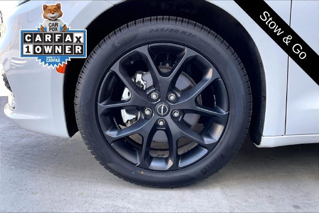 Used 2026 Chrysler Pacifica Limited w/ S Appearance Package FWD image 8