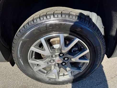 Used 2021 GMC Acadia SLE w/ Driver Convenience Package image 28