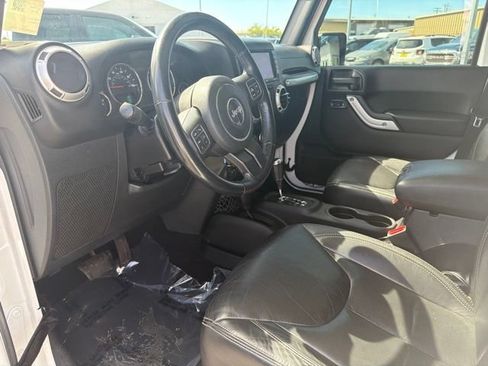 Used 2016 Jeep Wrangler Unlimited Sahara w/ Connectivity Group AWD/4WD image 19