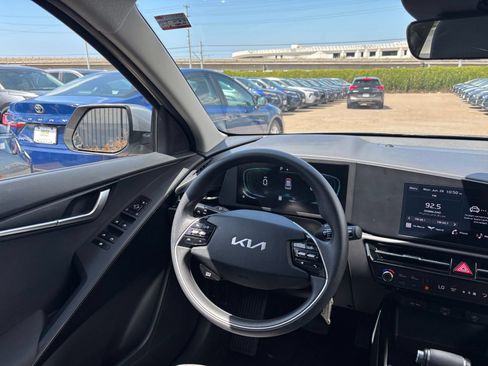 Used 2026 Kia Niro LX FWD image 32