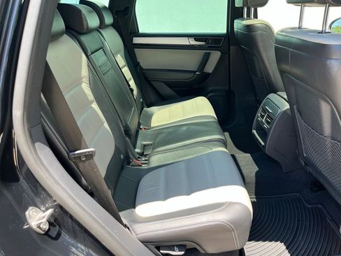 Used 2017 Volkswagen Touareg Wolfsburg Edition AWD/4WD image 27
