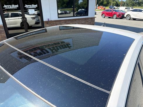 Used 2024 Volkswagen Jetta SE w/ Panoramic Sunroof Package FWD image 14