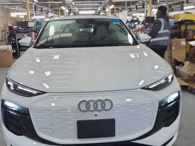 Used 2025 Audi Q6 e-tron Premium Plus AWD/4WD image 3