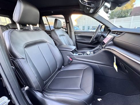 New 2025 Jeep Grand Cherokee Limited w/ MOPAR Finishing Package image 19