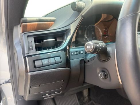 Used 2025 Lexus ES 350 w/ Premium Package FWD image 13