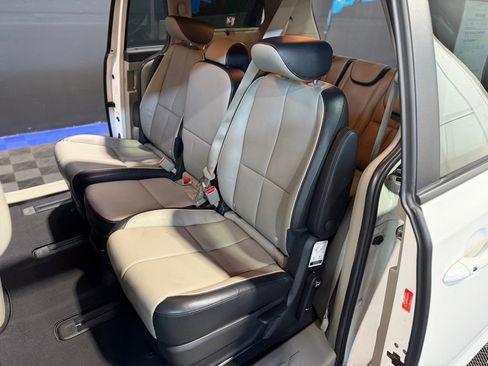 Used 2021 Kia Sedona EX image 19