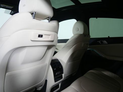 Used 2022 BMW X6 xDrive40i w/ M Sport Package image 15