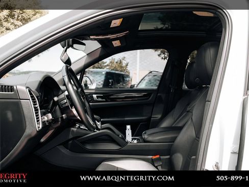 Used 2021 Porsche Cayenne AWD/4WD image 18