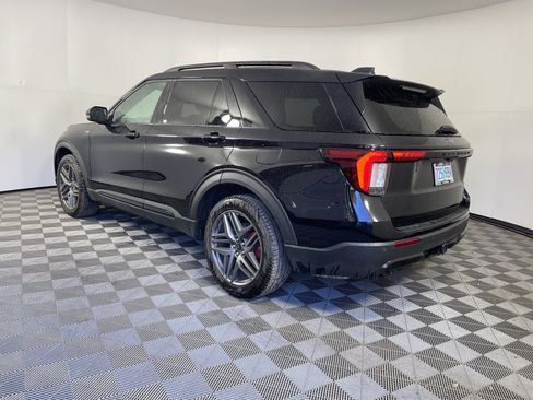 Used 2026 Ford Explorer ST-Line w/ ST-Line Street Pack AWD/4WD image 3