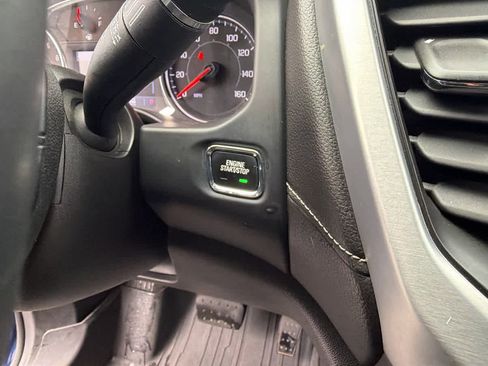 Used 2023 GMC Acadia SLT image 17