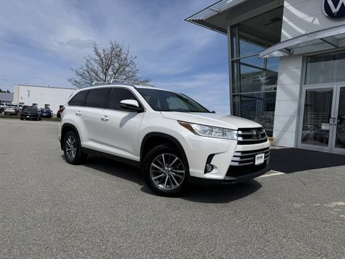 Used 2019 Toyota Highlander XLE image 1
