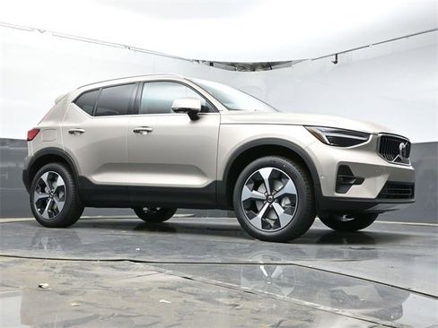 New 2024 Volvo XC40 B5 Plus w/ Protection Package Premier image 23