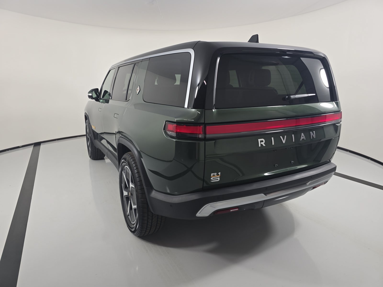 Used 2023 Rivian R1S Adventure Quad AWD/4WD image 3