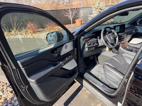 New 2026 Lincoln Aviator Black Label image 24