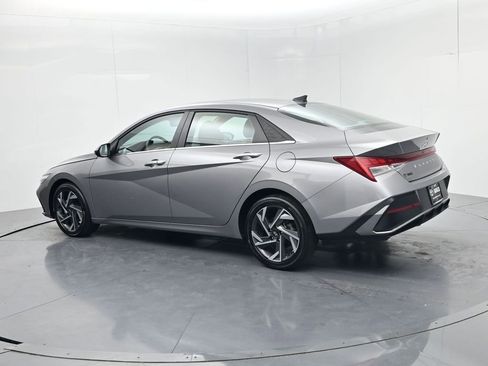 Used 2025 Hyundai Elantra SEL FWD image 5