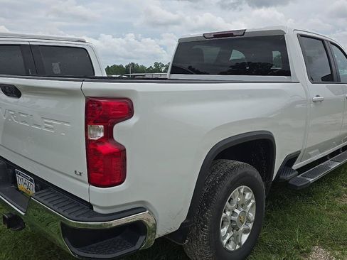Used 2025 Chevrolet Silverado 2500 LT AWD/4WD image 4