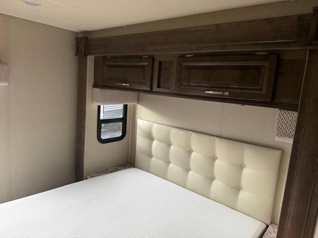Used 2019 Ford E-450 and Econoline 450 Super Duty w/ Motorhome Prep Package RWD image 24