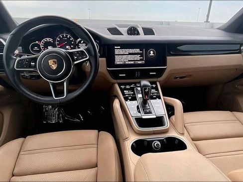 Used 2022 Porsche Cayenne AWD/4WD image 17