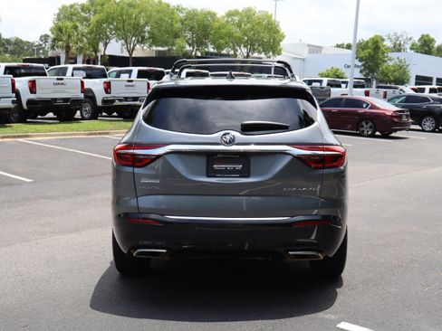 Used 2018 Buick Enclave Avenir w/ Avenir Technology Package FWD image 9