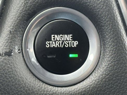 Used 2021 Chevrolet Traverse LT w/ LT Premium Package image 18