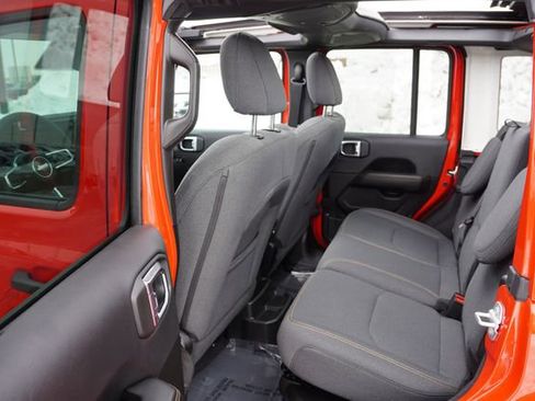 Certified 2025 Jeep Wrangler Unlimited Sahara w/ Safety Group image 18