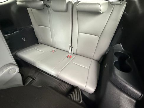 Used 2021 Toyota Highlander Platinum image 30