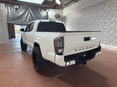 Used 2017 Toyota Tacoma SR RWD image 5