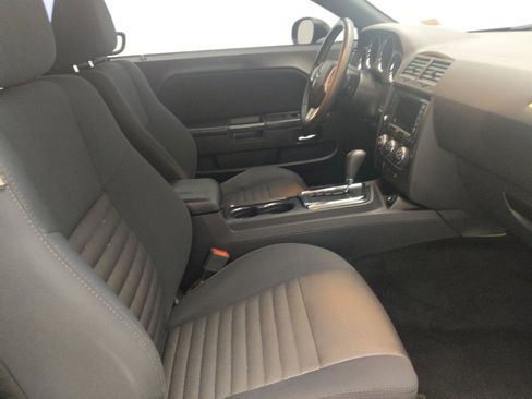 Used 2014 Dodge Challenger SXT RWD image 21