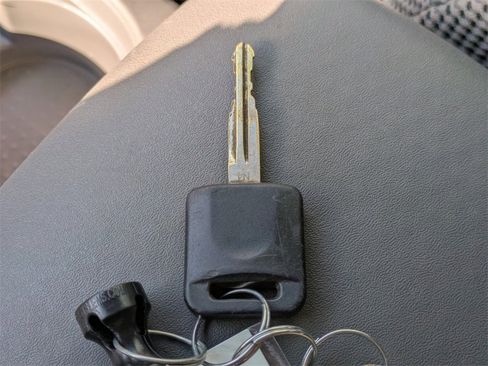 Used 2018 Nissan Frontier SV image 32