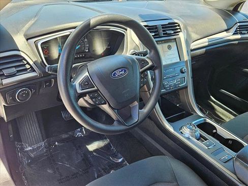 Used 2019 Ford Fusion SE FWD image 10