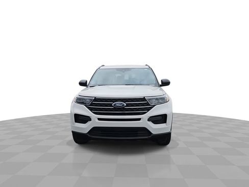 Used 2023 Ford Explorer XLT image 3