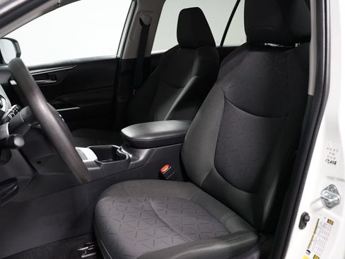 Certified 2025 Toyota RAV4 XLE FWD image 27