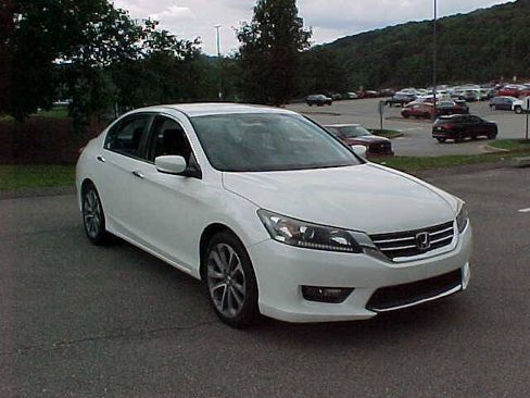 Used 2014 Honda Accord Sport image 2