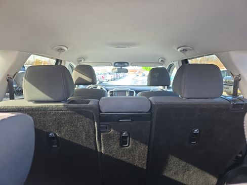 Used 2019 Kia Sorento LX image 19